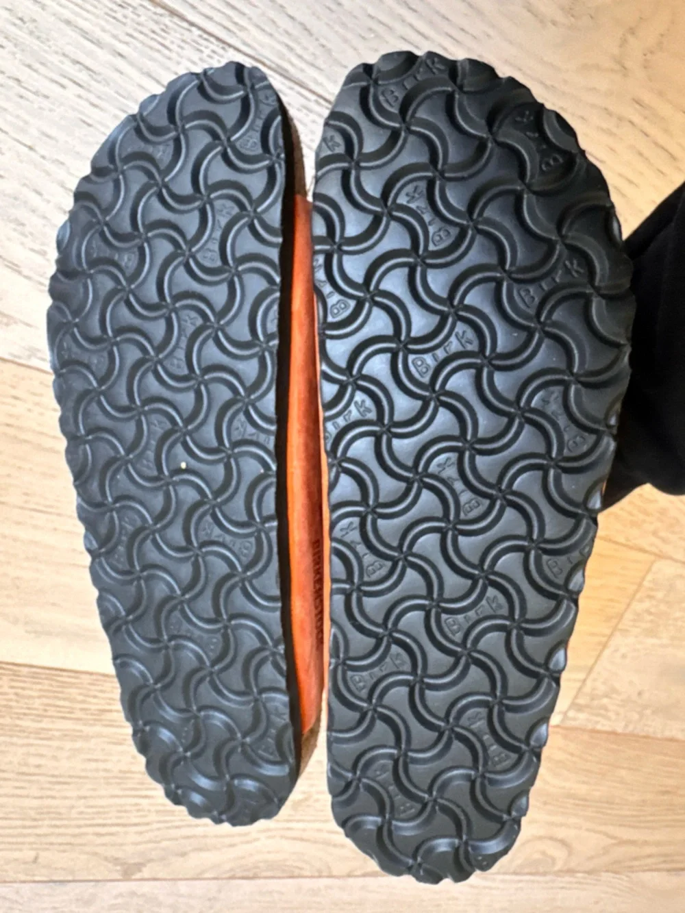 Birkenstock Arizona Big Buckle Two-Strap Sandals in Burnt Orange and Gold Sz: 39 - Picture 5 of 9